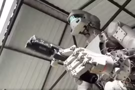 Robot hình người sẽ đóng vai trò quyết định các cuộc chiến trong tương lai?
