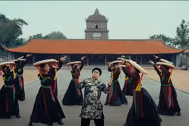 Xuân Hinh nói gì sau khi tham gia MV 'Bắc Bling' của Hoà Minzy?