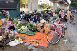 Dẹp chợ cóc: Không chỉ là chuyện giải toả