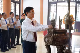 Đắk Lắk trang trọng tổ chức lễ viếng và dâng hương Ngày Thương binh - Liệt sĩ
