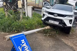 Gia Lai: Người đàn ông đang lái xe ô tô trên đường thì gục đầu vào vô lăng bất tỉnh