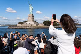 Sẽ phải tham dự phỏng vấn để gia hạn visa du lịch Mỹ từ ngày 2/9
