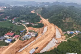 Đường Hồ Chí Minh đoạn Chợ Chu - Ngã ba Trung Sơn dần thành hình
