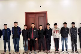 11 thanh thiếu niên bị bắt vì tụ tập mang hung khí 'giải quyết mâu thuẫn' ở Nghệ An