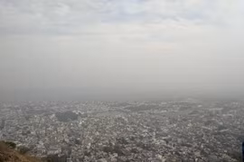 Ấn Độ thử nghiệm gieo mây để 'rửa sạch' bầu trời ô nhiễm ở New Delhi