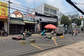 TP HCM: Va chạm với xe tải, người đàn ông đi xe máy tử vong tại chỗ