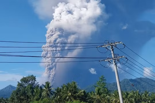 Núi lửa Indonesia phun trào, nhiều người thiệt mạng và mất tích