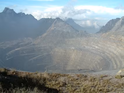 Sạt lở mỏ vàng ở Indonesia, 9 người thiệt mạng