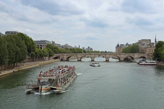 Từ dòng sông ô nhiễm thành điểm bơi hút khách ở Paris