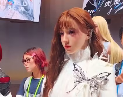 Trung Quốc cho ra mắt robot AI siêu thực và 'không bao giờ phản bội'