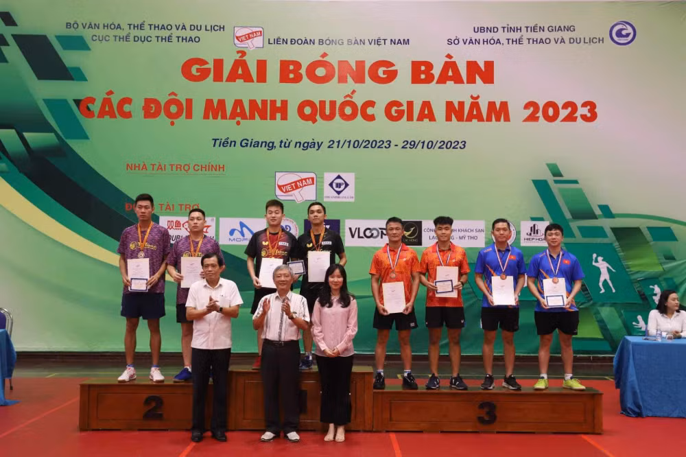 bong ban ha noi tt gianh 2 huy chuong vang tai giai cac doi manh quoc gia hinh 2
