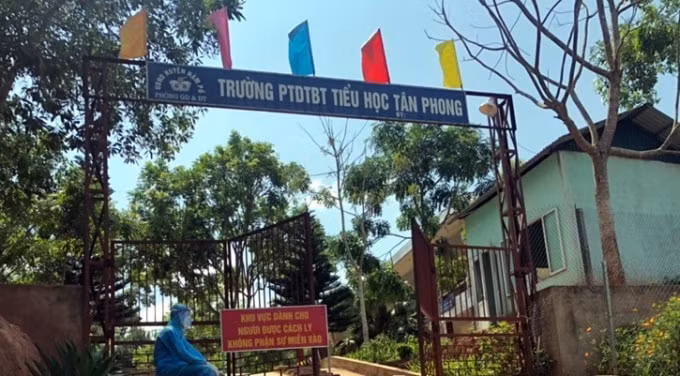 Trường Phổ thông Dân tộc bán trú - Tiểu học Tân Phong, nơi có 3 ca dương tính với Covid -19.