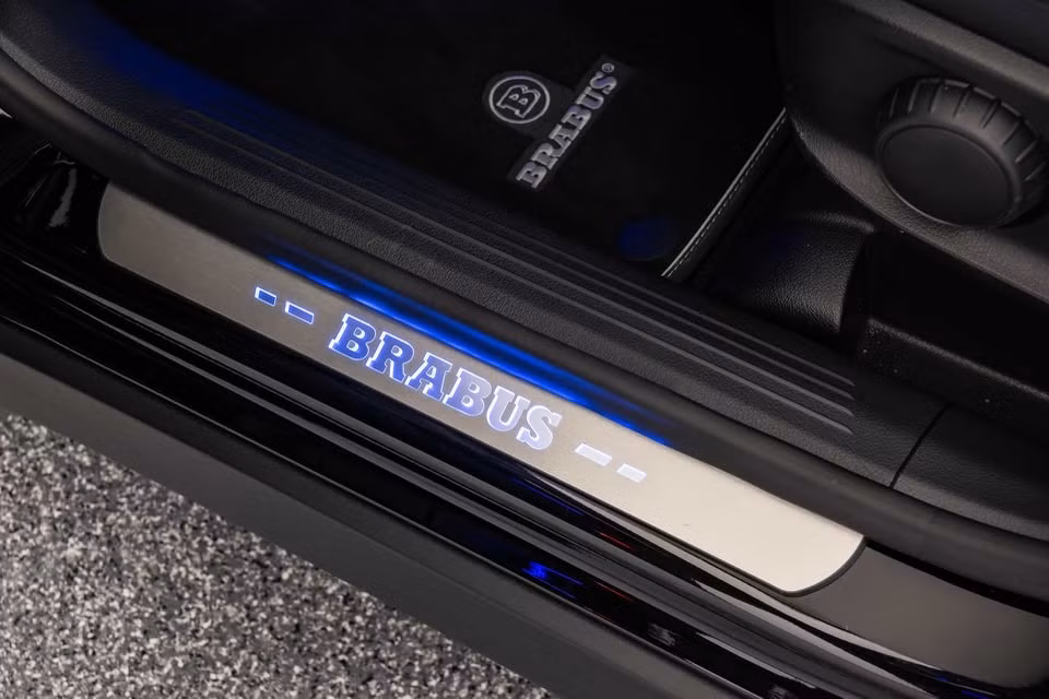 Mercedes-Benz GLB sở hữu gói độ Brabus. Ảnh: Carscoops