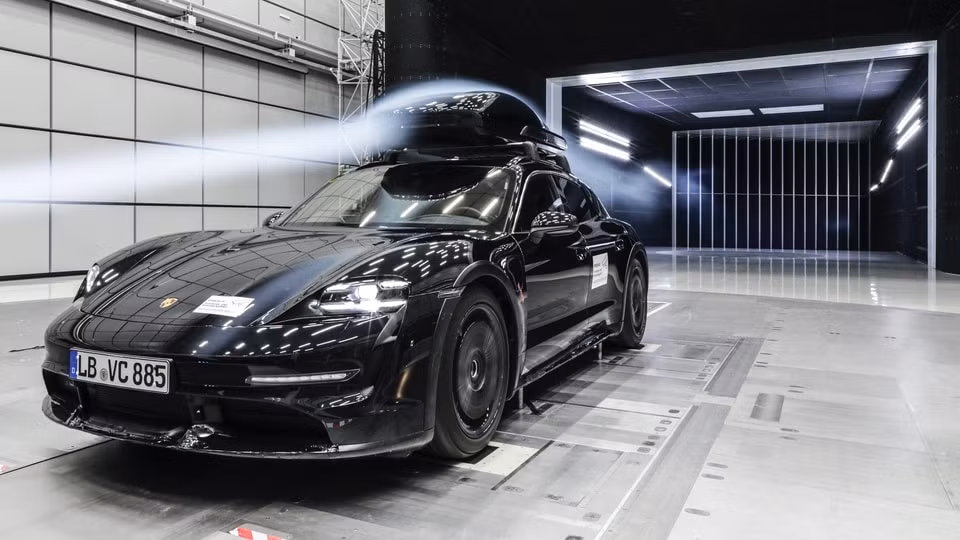 Phụ kiện cốp mui Performance của Porsche. Ảnh: Paultan