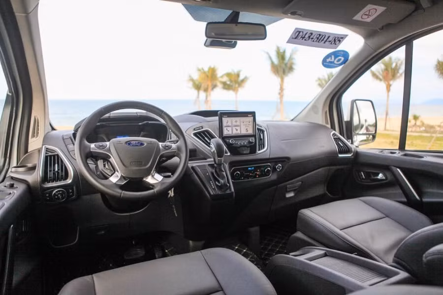 Nội thất hiện đại cùng trang bị cao cấp không đủ giúp Ford Tourneo tìm được chỗ đứng trên thị trường. Ảnh: TL