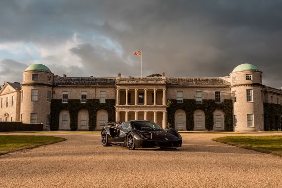 Siêu xe điện Lotus Evija. Ảnh: Paultan