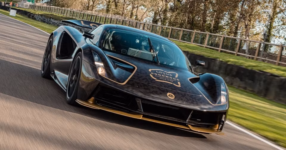 Siêu xe điện Lotus Evija. Ảnh: Paultan