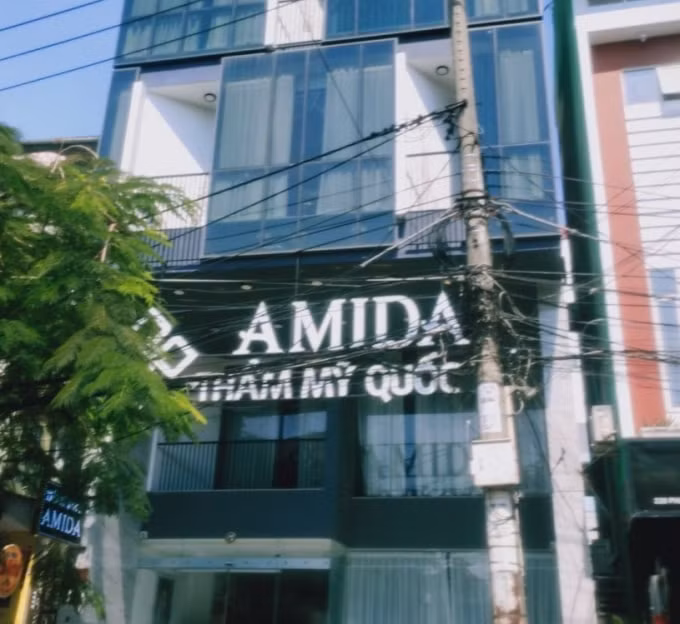 Thẩm mỹ viện AMIDA, nơi có ít nhất 20 người dương tính với Covid-19.