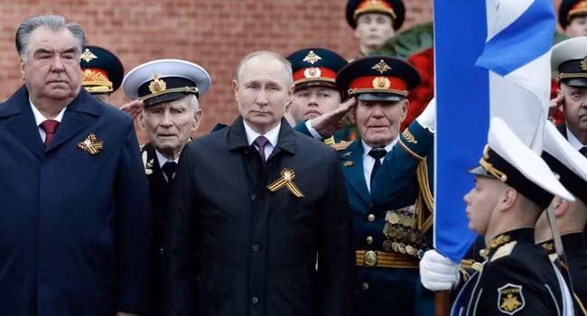Tổng thống Putin cam kết bảo vệ lợi ích của Nga trong bài phát biểu kỷ niệm 76 năm Ngày Chiến thắng phát xít Đức - Ảnh: Reuters