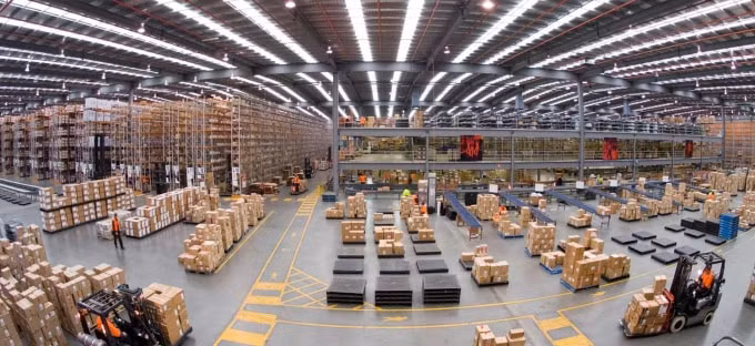 Dịch vụ hậu cần kho bãi (logistics) đã và đang đứng đầu trong các danh mục đầu tư.