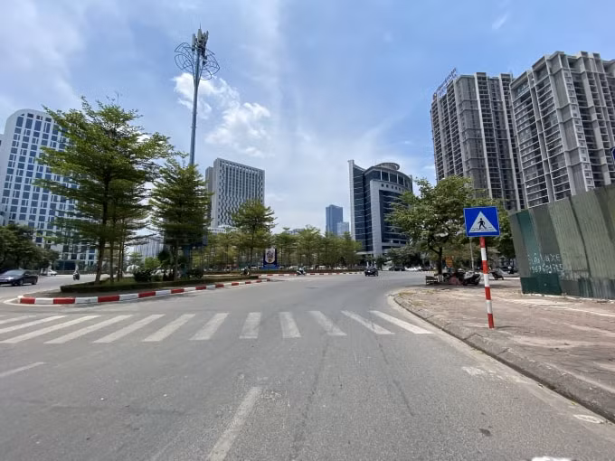 Khu phố tại quận Cầu Giấy rất khang trang hiện đại.