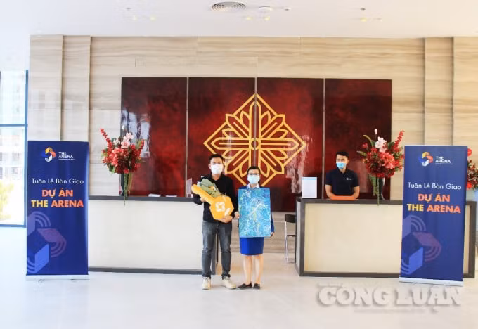 Những chủ nhân đầu tiên của The Arena