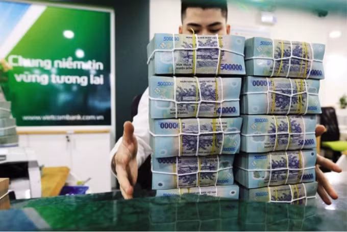 Hàng chục ngân hàng đã nộp đơn xin nới “room”.