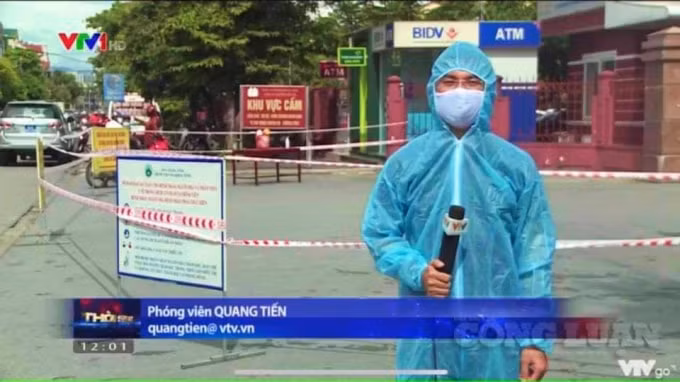 Phóng viên Quang Tiến - VTV ở tâm dịch thành phố Hà Tĩnh