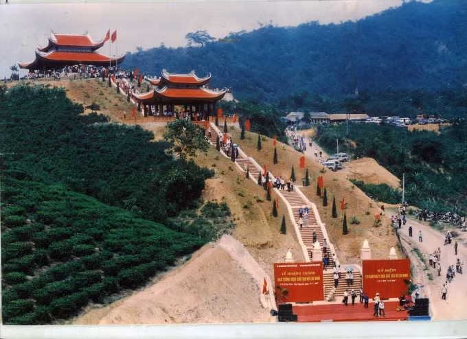 Nhà tưởng niệm Chủ tịch Hồ Chí Minh tại ATK Định Hóa – Thái Nguyên.