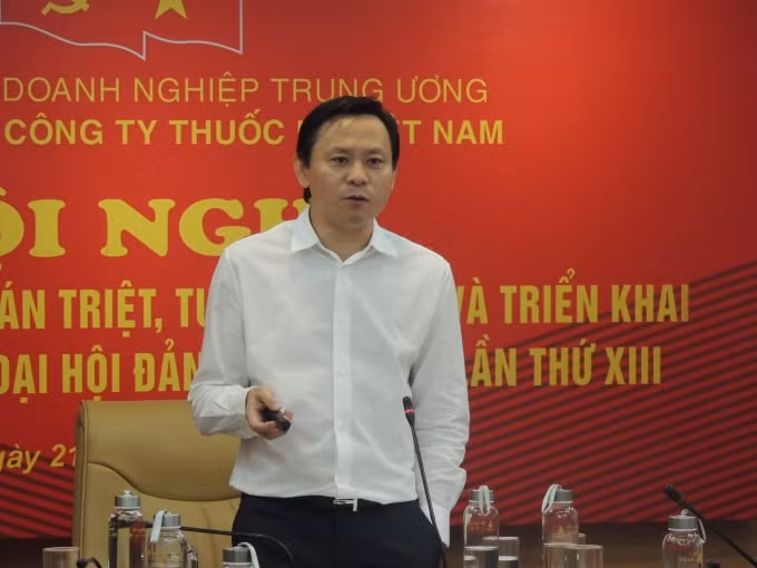 ông Hồ Lê Nghĩa - Ủy viên Ban chấp hành Đảng bộ Khối Doanh nghiệp Trung ương, Bí thư Đảng ủy, Chủ tịch HĐTV Tổng công ty Thuốc lá Việt Nam.