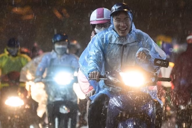 Đây được coi là “cơn mưa vàng” sau những ngày nắng nóng gay gắt. Ảnh minh họa