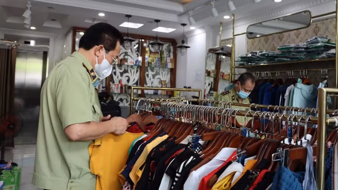 Đoàn kiểm tra đã tạm giữ 4.310 sản phẩm mỹ phẩm và thực phẩm không có hoá đơn chứng từ.