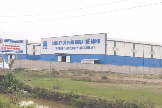 Công ty CP Nhựa Tuệ Minh ngang nhiên xây nhà xưởng trên đất lúa, chiếm dụng đất công