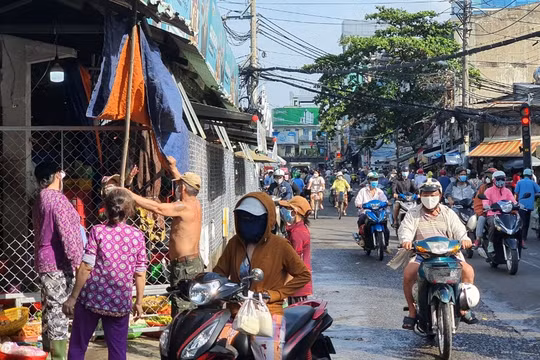 Để tình trạng chợ tự phát "mọc ra" làm tăng nguy cơ mất an toàn phòng dịch