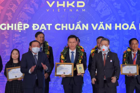 VietinBank là “Doanh nghiệp đạt chuẩn văn hóa kinh doanh Việt Nam” năm 2021