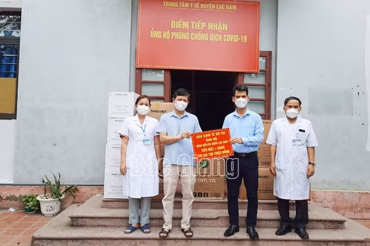 Báo Kinh Tế & Đô thị ủng hộ Trung tâm Y tế huyện Lục Nam phòng, chống dịch Covid-19