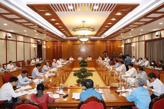 Bộ Chính trị nêu 6 nhiệm vụ trọng tâm phòng, chống dịch COVID-19