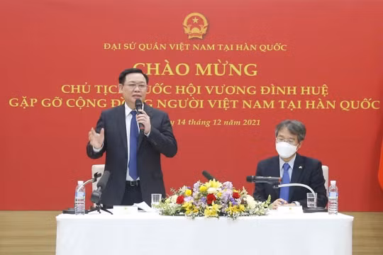 Chủ tịch Quốc hội: Đảng và Nhà nước hết sức quan tâm cộng đồng người Việt Nam ở nước ngoài