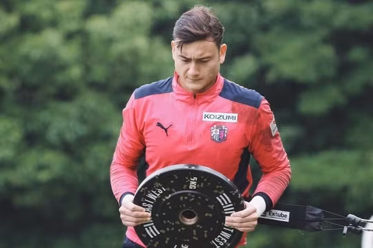 Đặng Văn Lâm lần đầu bắt chính cho CLB Cerezo Osaka