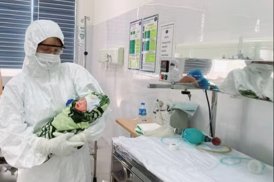 Đỡ đẻ thành công cho sản phụ mắc COVID-19 tại Bệnh viện Bệnh Nhiệt đới trung ương