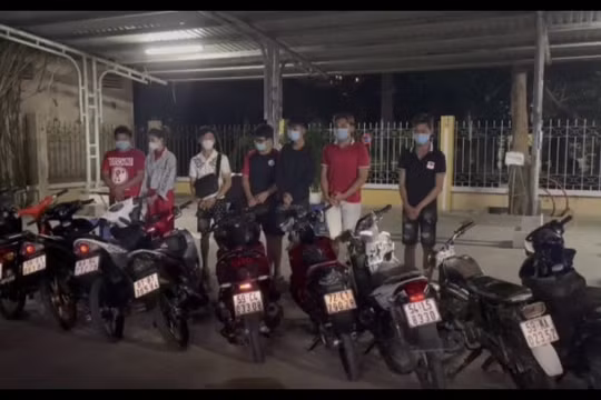 TP. Hồ Chí Minh: Lực lượng CSGT vây bắt nhóm thanh thiếu niên tụ tập vào nửa đêm