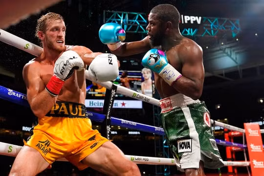 “Độc cô cầu bại" Mayweather không thể hạ knock-out đối thủ