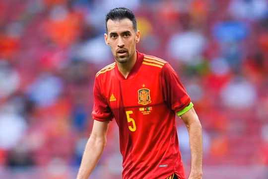 Sergio Busquets dương tính với Covid-19