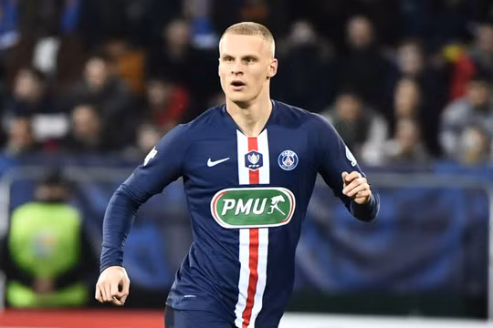 Hậu vệ Mitchel Bakker của PSG nổi loạn vì mất suất đá chính