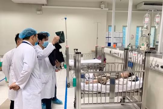 Cháu bé rơi từ tầng 12 ở Hà Nội: Đã có kết quả chụp XQuang, có dấu hiệu hoảng loạn