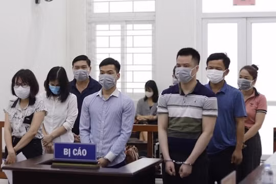 Phạt tù 8 bị cáo trong vụ án tổ chức, môi giới cho người trốn đi Hàn Quốc