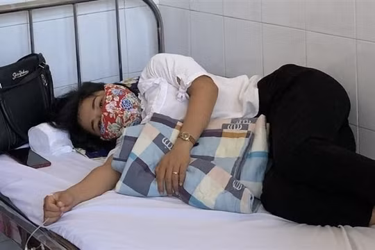 Quảng Ngãi: Sức khỏe 26 người bị ngộ độc do ăn bánh mì hiện giờ ra sao?