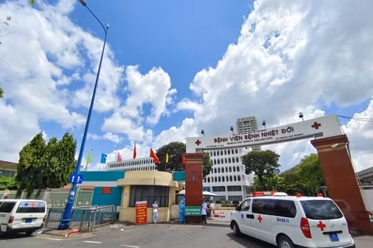 53 nhân viên Bệnh viện Bệnh Nhiệt đới TP Hồ Chí Minh dương tính SARS-CoV-2