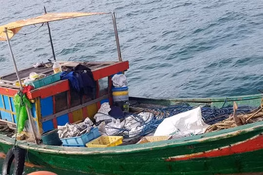 Quảng Bình: 3 ngư dân phát hiện "kho báu" kim loại dưới đáy biển