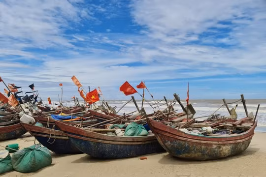 Du lịch Sầm Sơn thêm ảm đạm vì ảnh hưởng bão số 2
